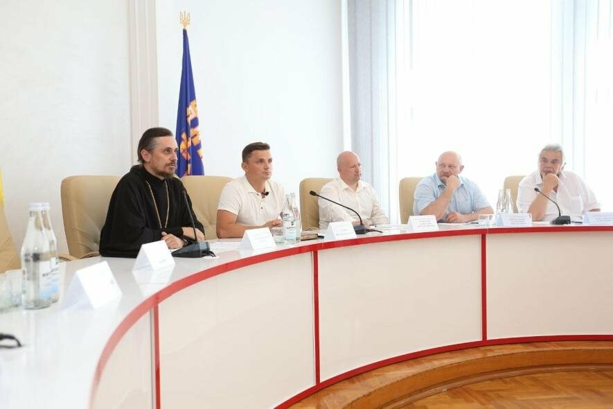 У Тернопільській облраді обговорили, як громадам правильно перейти до Православної Церкви України 