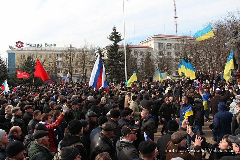 18 апреля 2014 г. Митинг в Луганске 2014. Апрель 2014 года Украина Луганск.