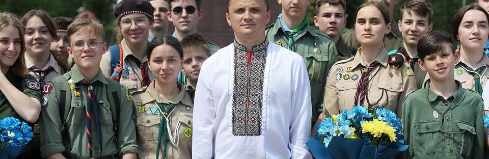 “Це кривавий місяць у нашій історії”: у День Героїв голова Тернопільської обласної ради вшанував борців за Україну