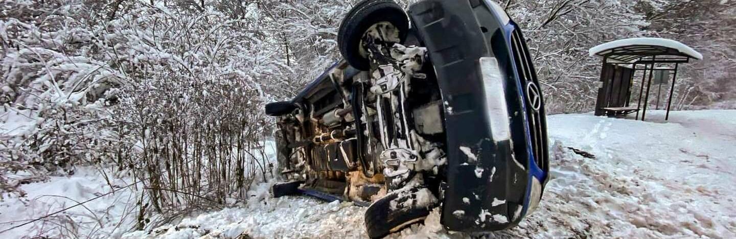 На дорогах Тернопільщини стає все гірше: через шалену негоду рятувальники ледве встигають надавати допомогу