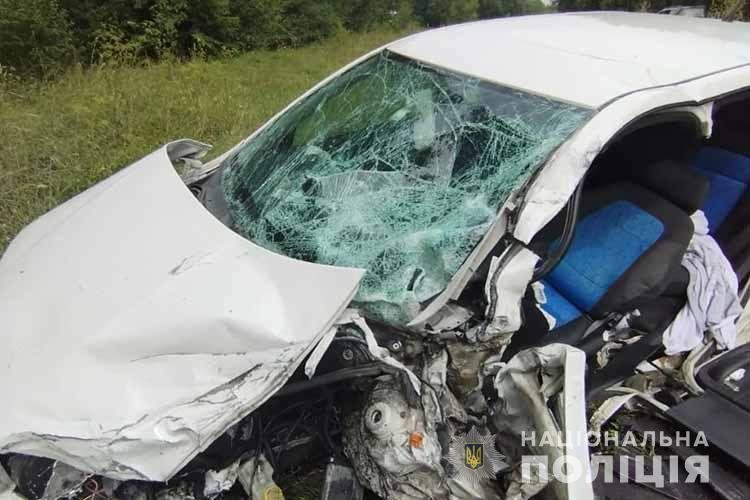 Авто – в канаві, 7 людей – в лікарні, зокрема малюк: наслідки страшного зіткнення автівок на Тернопільщині