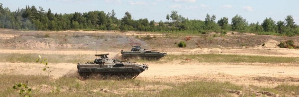 Білорусь стягує до кордону з Україною танки, польові кухні та перевозить солдатів: деталі