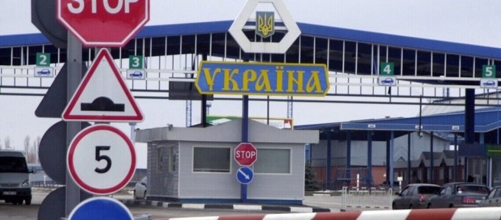 Хто з чоловіків має право на виїзд за кордон під час воєнного стану