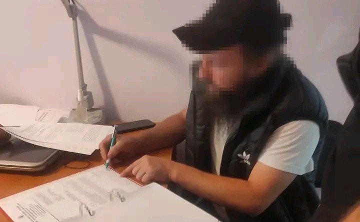 Священник підтримував 