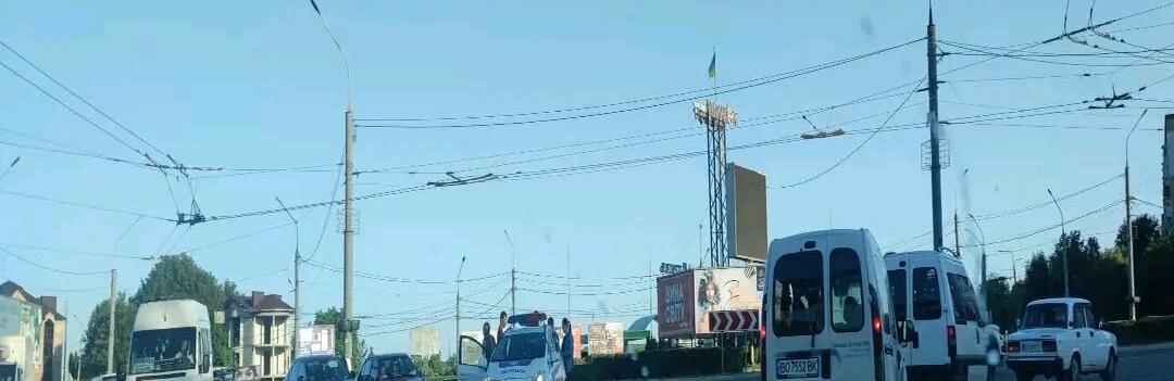У Тернополі сталася ДТП: зіткнулися два авто