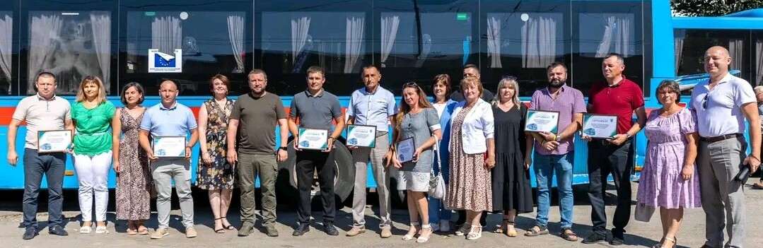 Громади на Тернопільщині отримали нові шкільні автобуси 