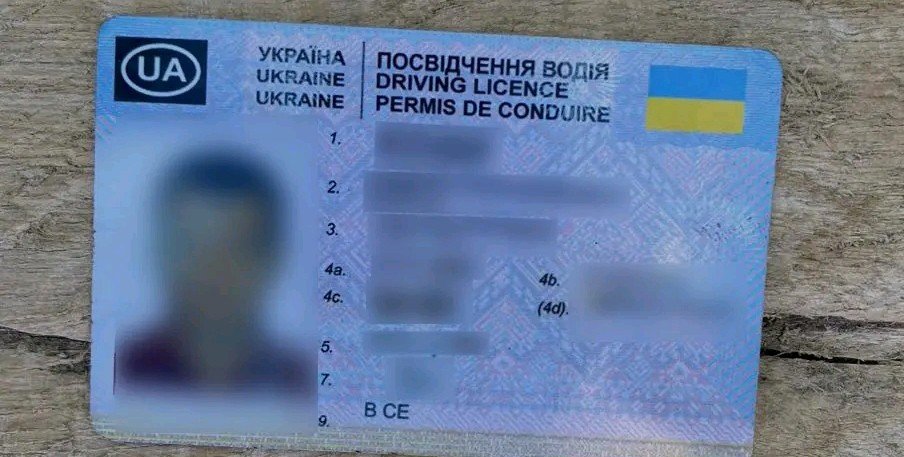 На Тернопільщині водій кермував авто з підробленими документами 