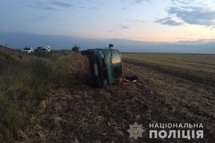 Трагедія на Тернопільщині: водій загинув, перекинувшись на авто