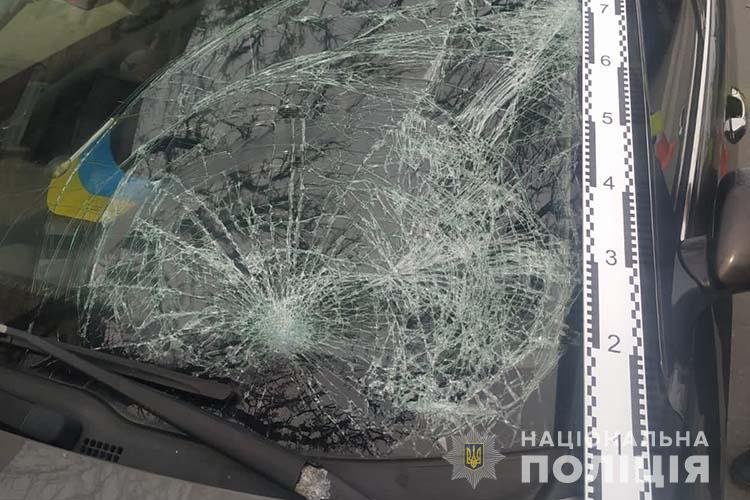 Від удару тіло кинуло аж на лобове скло: на Руській в Тернополі водій збив юнака