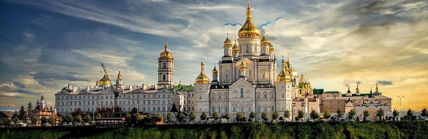 Резонансний скандал у Почаєві: договір закінчився, а московські попи відмовляються повертати храм