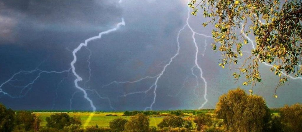 Грім серед ясного неба: погоду зіпсує дощ з грозами