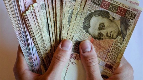 На Тернопільщині викрили поштарку, яка кошти людей використовувала на власні потреби