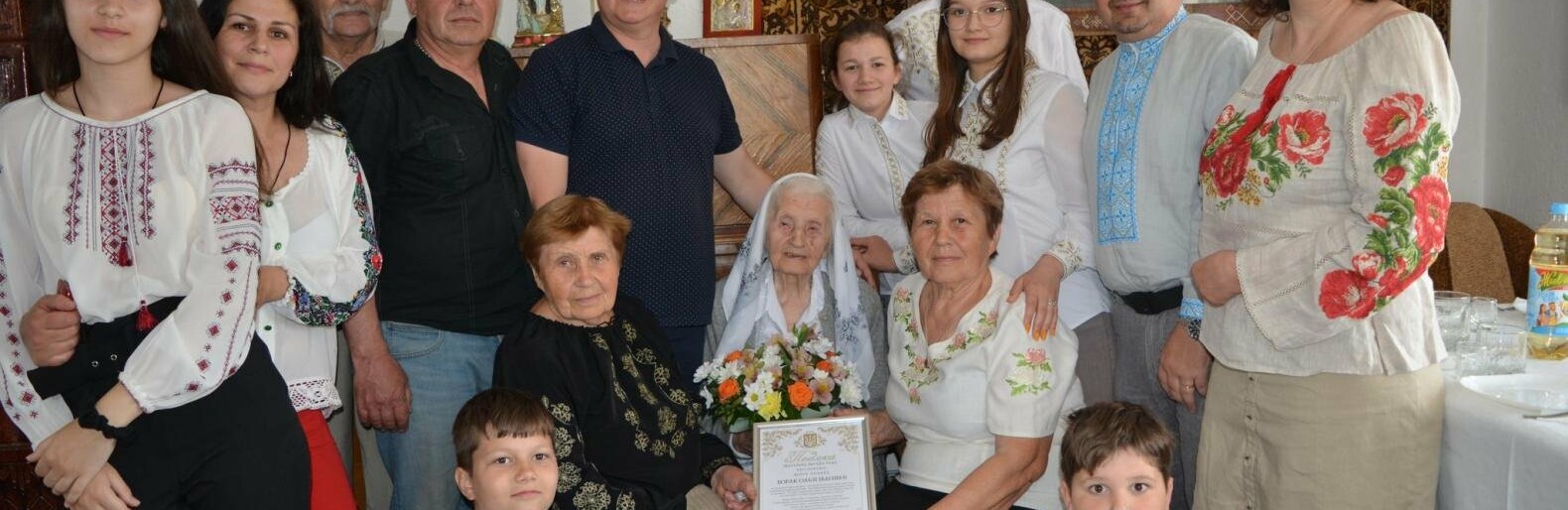 “Прошу тільки миру для України”: на Збаражчині привітали 100-літню ювілярку