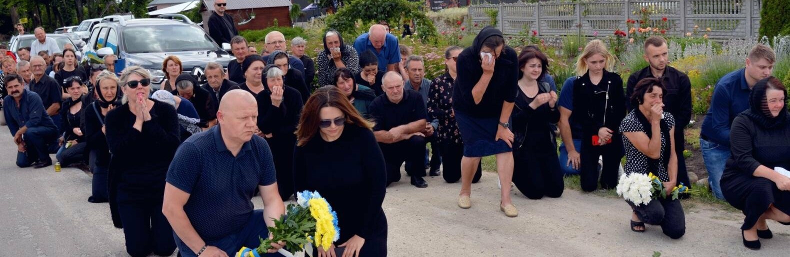 Люди ридали, стоячи на колінах: Тернопільщина прощається із загиблим розвідником Володимиром Бойком