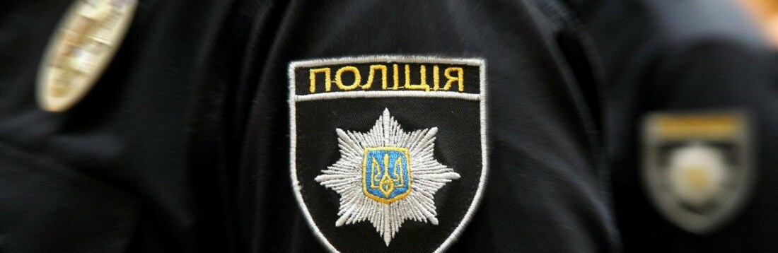 Вдарили в обличчя і заштовхали в рівчак: у центрі Тернополя підлітки зухвало напали на пенсіонера