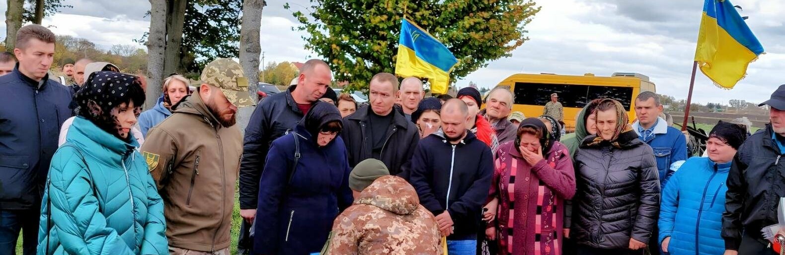 Під звуки залпу і державного гімну: на Тернопільщині в останню дорогу провели військового з Тернопільщини