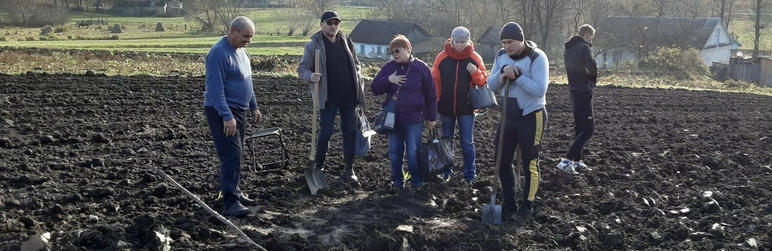Жителька Тернопільщини знайшла на городі людські останки