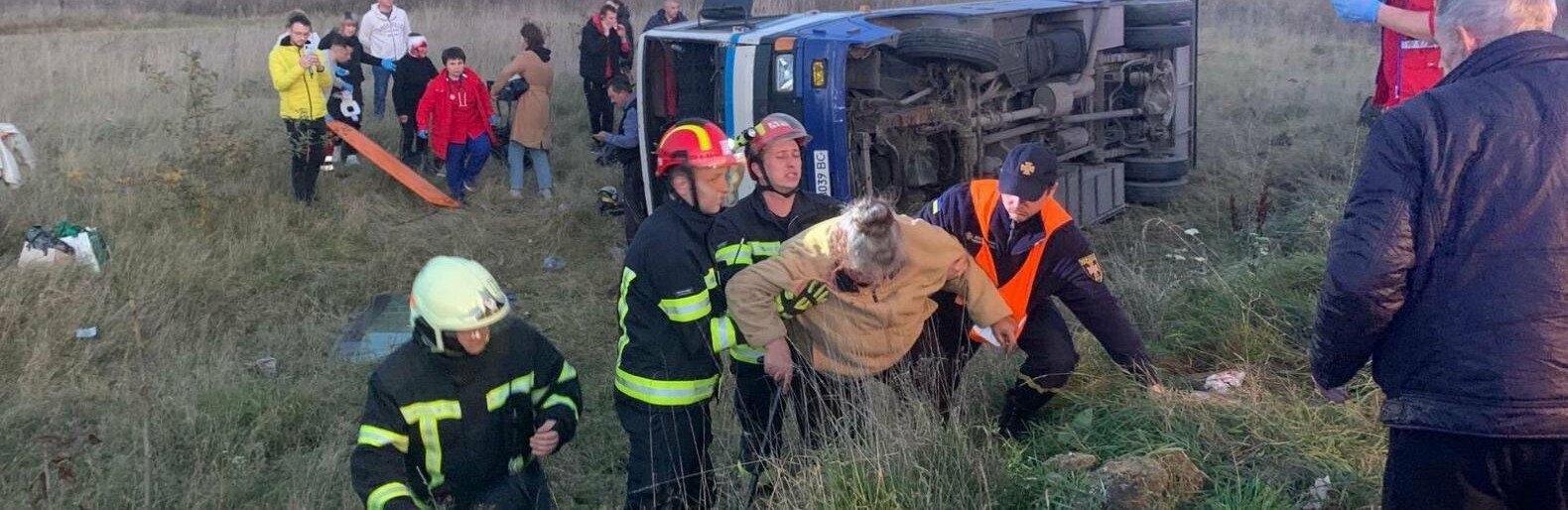 Біля Тернополя перекинувся рейсовий автобус з людьми