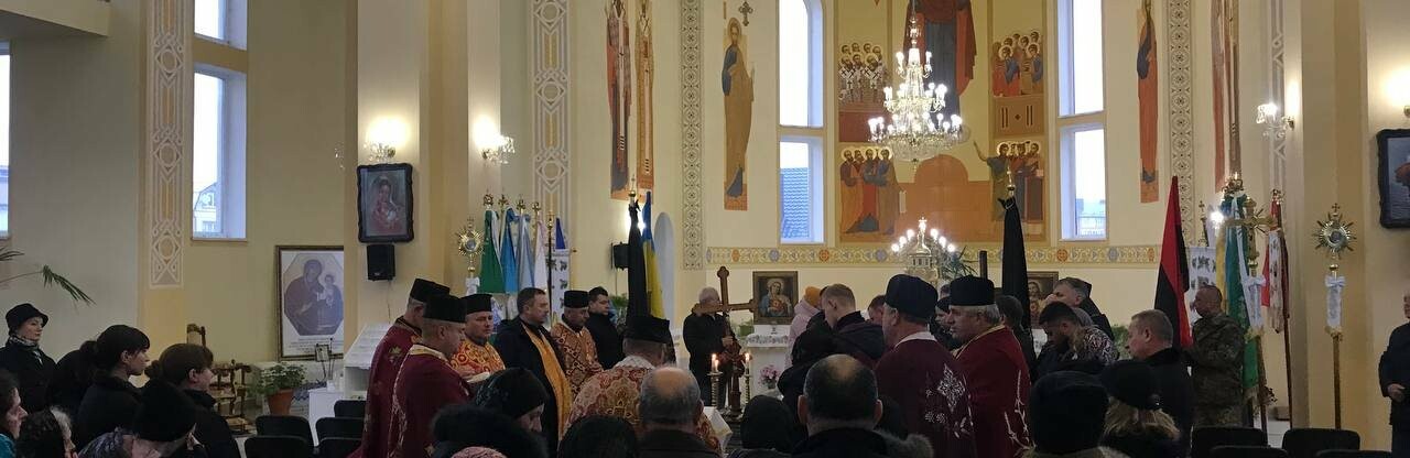 Четверо дітей залишились без батька: на Тернопільщині в останню дорогу провели загиблого військовослужбовця