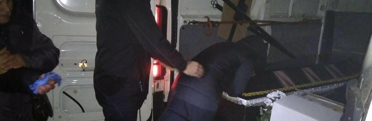 В холод і сніг стояли на колінах: під Тернополем громада зустріла тіла одразу двох загиблих бійців