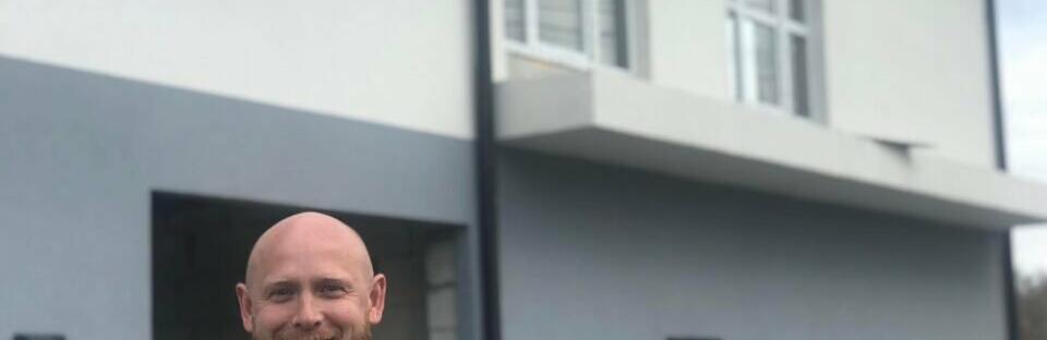 Дитині-сироті у Кременеці підприємець подарував квартиру у новобудові