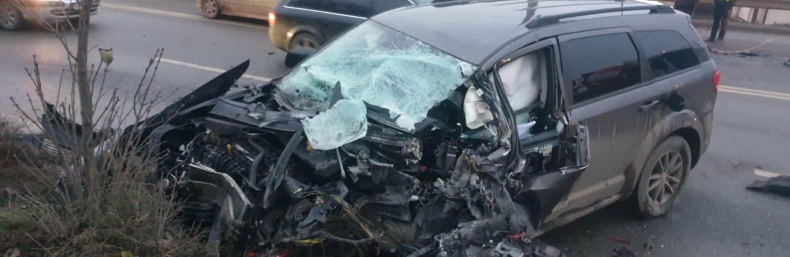 Автомобіль зім'яло, як бляшанку: на виїзді з Тернополя ДТП