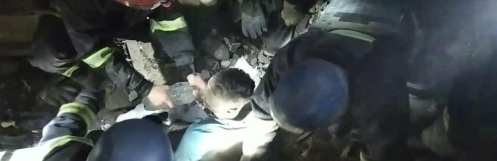 Загинуло немовля: у мережі з'явилось відео з місця ракетного удару по пологовому відділенні на Запоріжжі