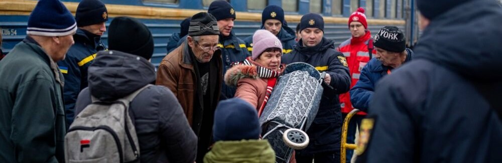 Сьогодні до Тернополя із Донеччини прибув поїзд із евакуйованими біженцями