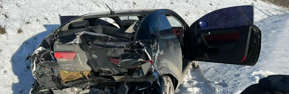 Страшна автопригода сталася на Тернопільщині: автомобіль повністю зім'яло