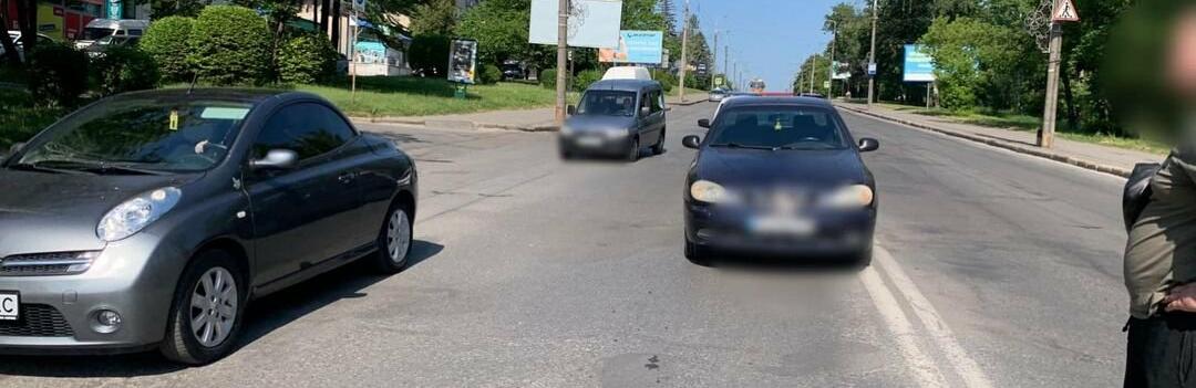 У Тернополі водій автомобіля здійснив наїзд на пішохода: потерпілу направили до лікарні