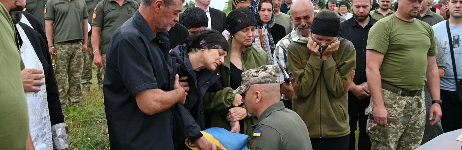 Нестерпний біль для рідних, важко було дивитись на згорьовану матір: на Тернопільщині поховали загиблого командира