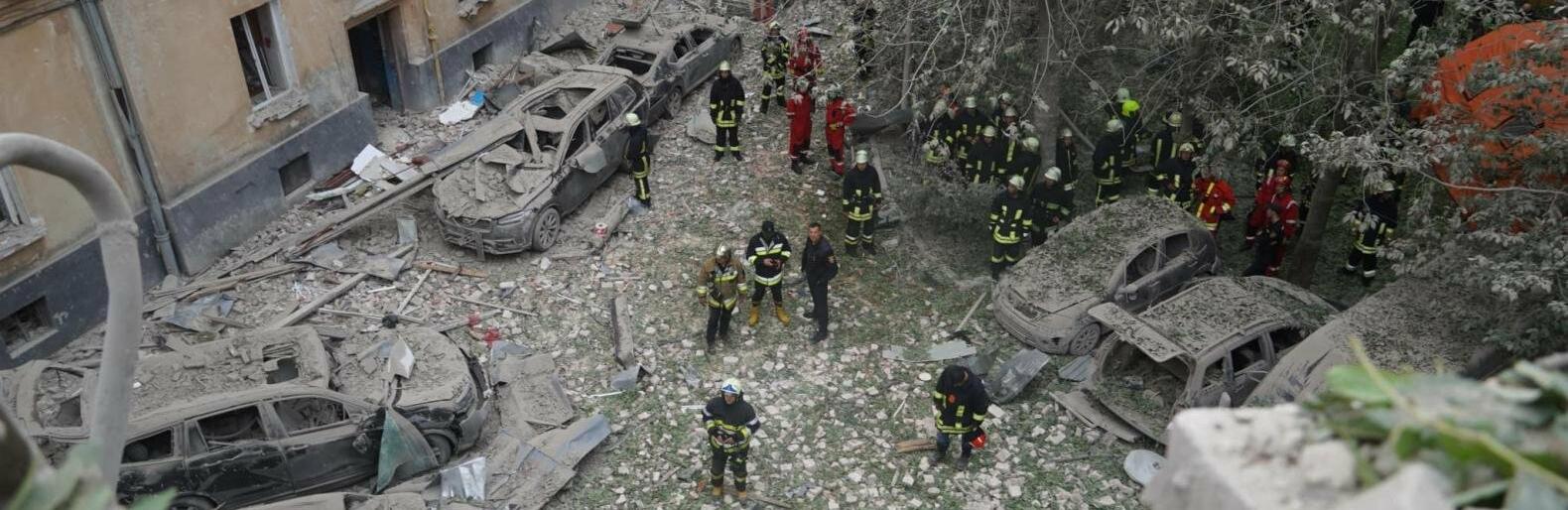 У Львові – вже четверо загиблих від ракетного удару росії: з допомогою дрона продемонстрували наслідки руйнувань