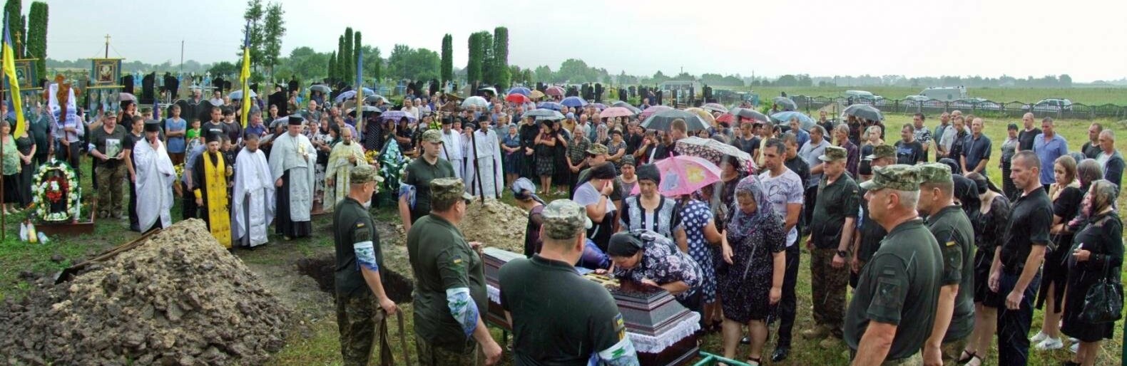Плакало навіть небо: на Тернопільщині в останню дорогу провели загиблого 40-річного воїна