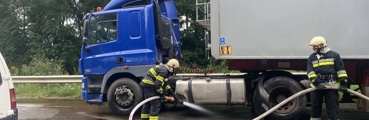 Пальне полилося на дорогу: на Тернопільщині сталася ДТП з небезпечними наслідками