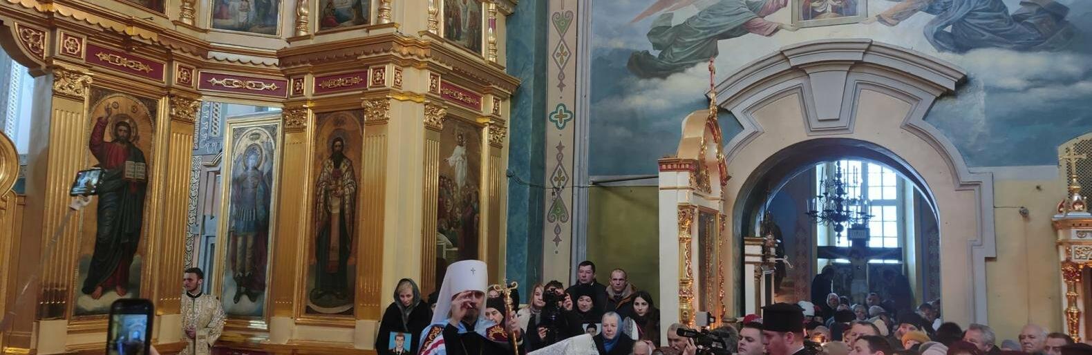 У стінах храму залунав гімн: перші кадри з Миколаївського собору, де сьогодні ПЦУ вперше провела богослужіння