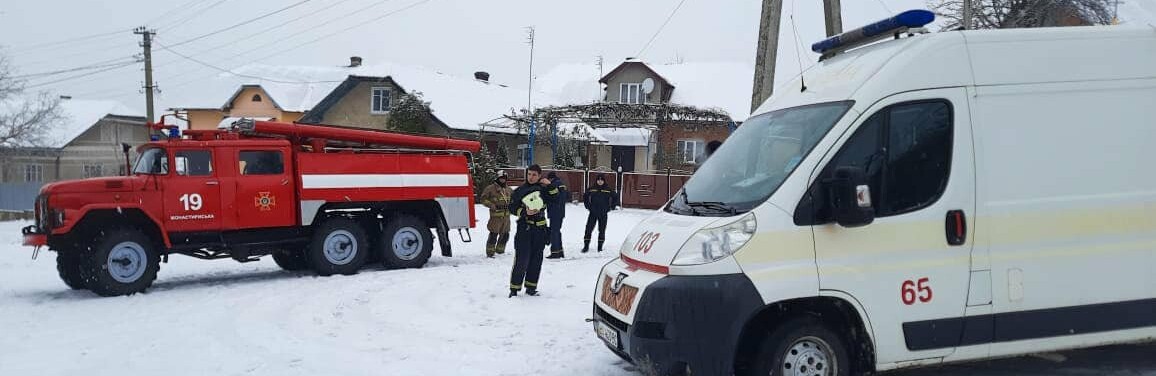 У снігову пастку на Тернопільщині потрапив автомобіль швидкої медичної допомоги, який прямував на  виклик