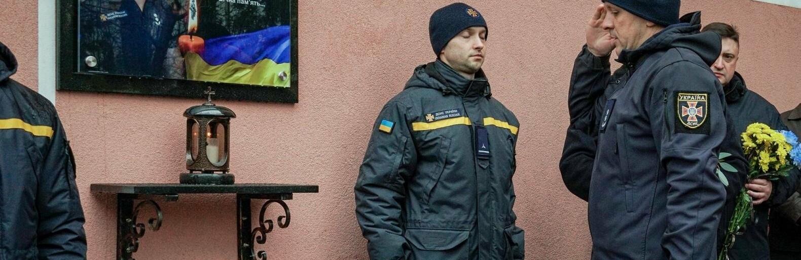 Загинув під час розмінування: тернопільського рятувальника вшанували меморіальною дошкою