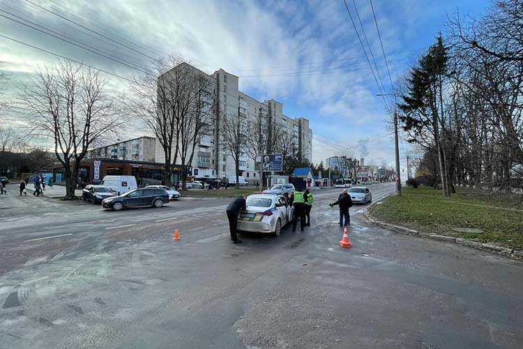 У Тернополі вщент п’яний водій збив жінку і втік з місця ДТП