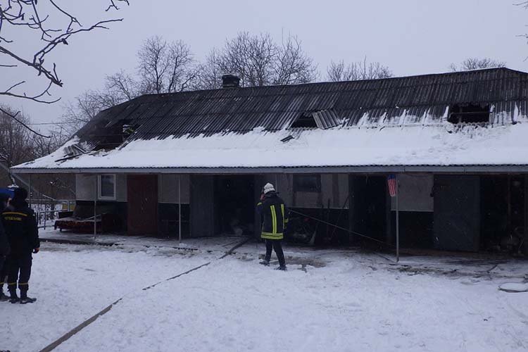 На Тернопільщині рецидивіст підпалив будівлю через сварку з співмешканкою