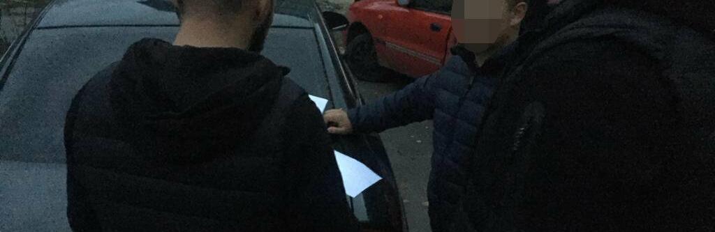 Тернополянин за тисячу доларів помагав бажаючим 