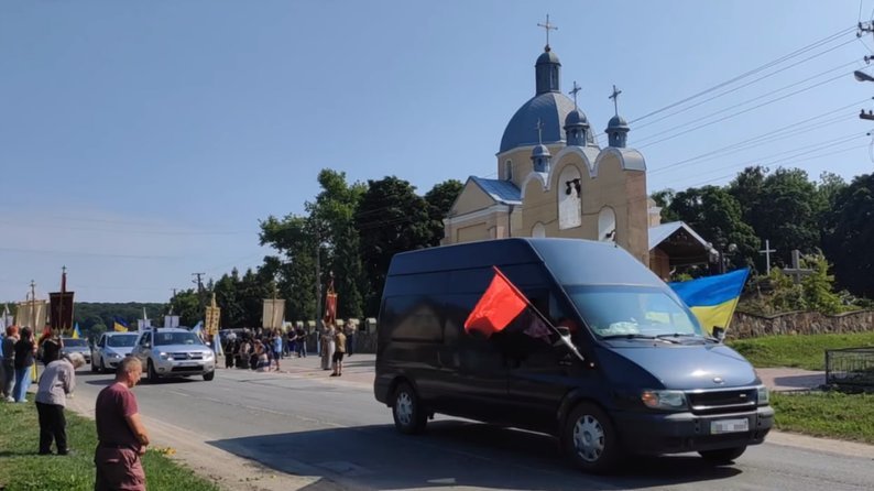 Підірвався на міні і загинув: на Тернопільщині поховали воїна, який поліг на Донбасі