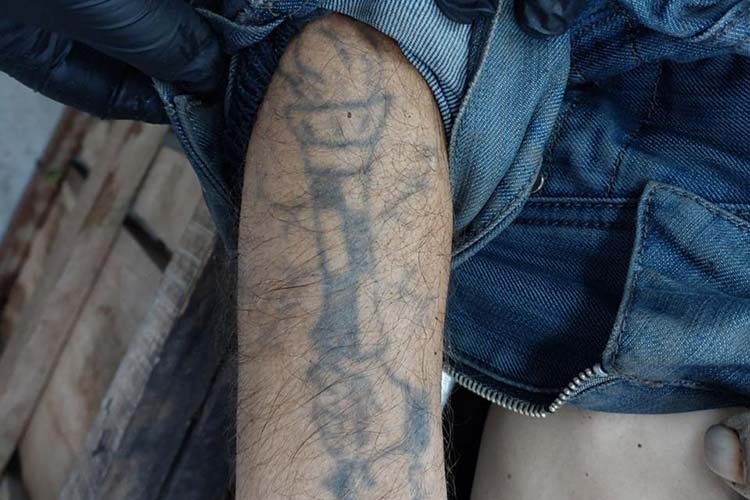 Татуювання з факелом, що горить: поліція просить допомогти встановити особу загиблого в ДТП на Тернопільщині
