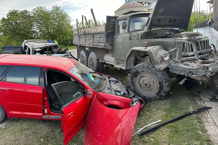 Жахлива смертельна ДТП на Тернопільщині: зіткнулося одразу три автомобілі