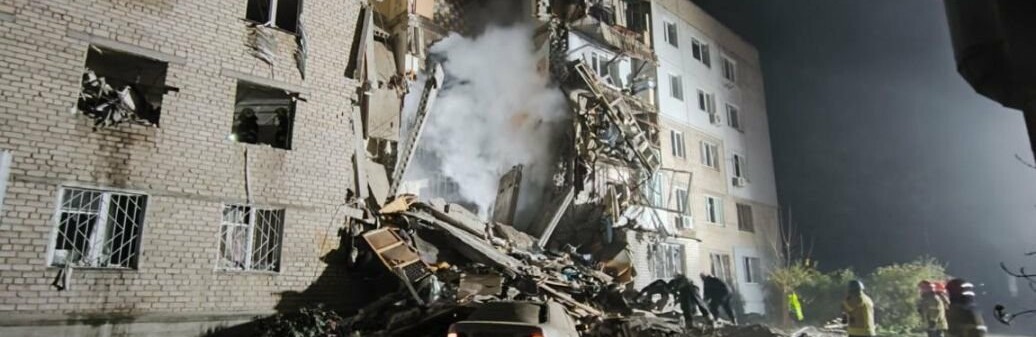 Дитина залишилась сиротою: російський снаряд вночі вбив сімейну пару у п'ятиповерхівці Миколаєва