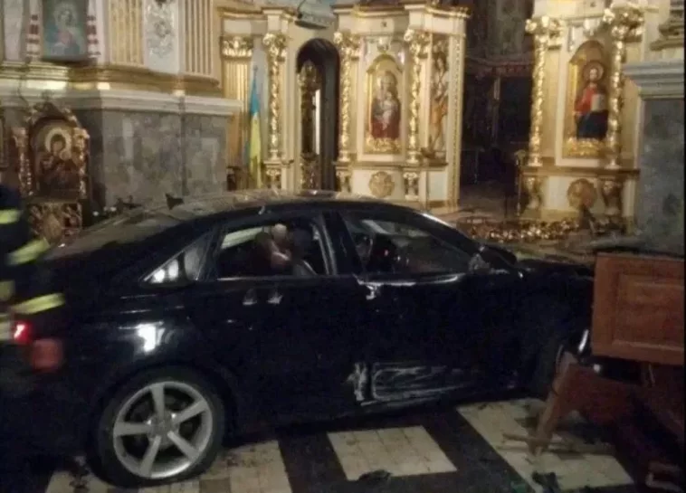 Прокурора, який подав до суду обвинувальний акт щодо винуватиці в’їзду авто у тернопільську катедру, звільнили з роботи