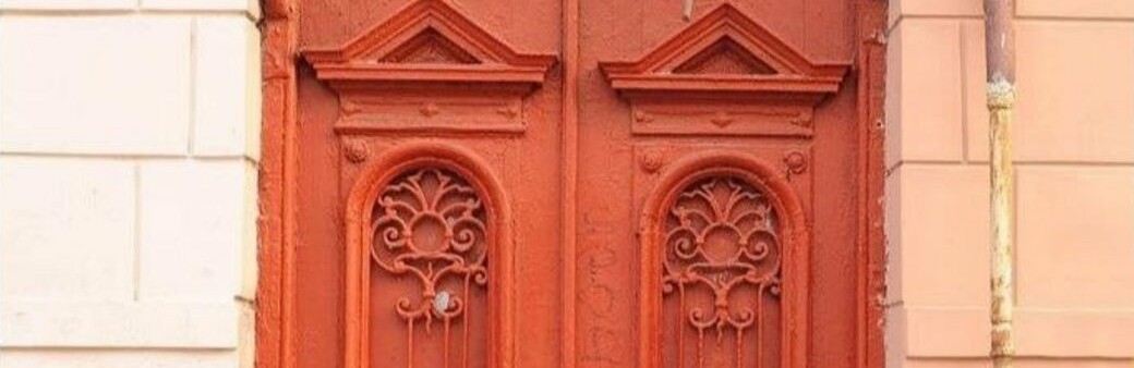 Небайдужі тернополяни вирішили власним коштом реставрувати старовинні двері, але сподіваються і на підтримку місцевої влади