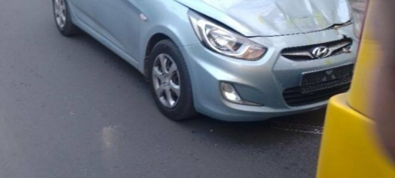 Карколомна ДТП у Тернополі: автомобіль врізався у маршрутку з людьми
