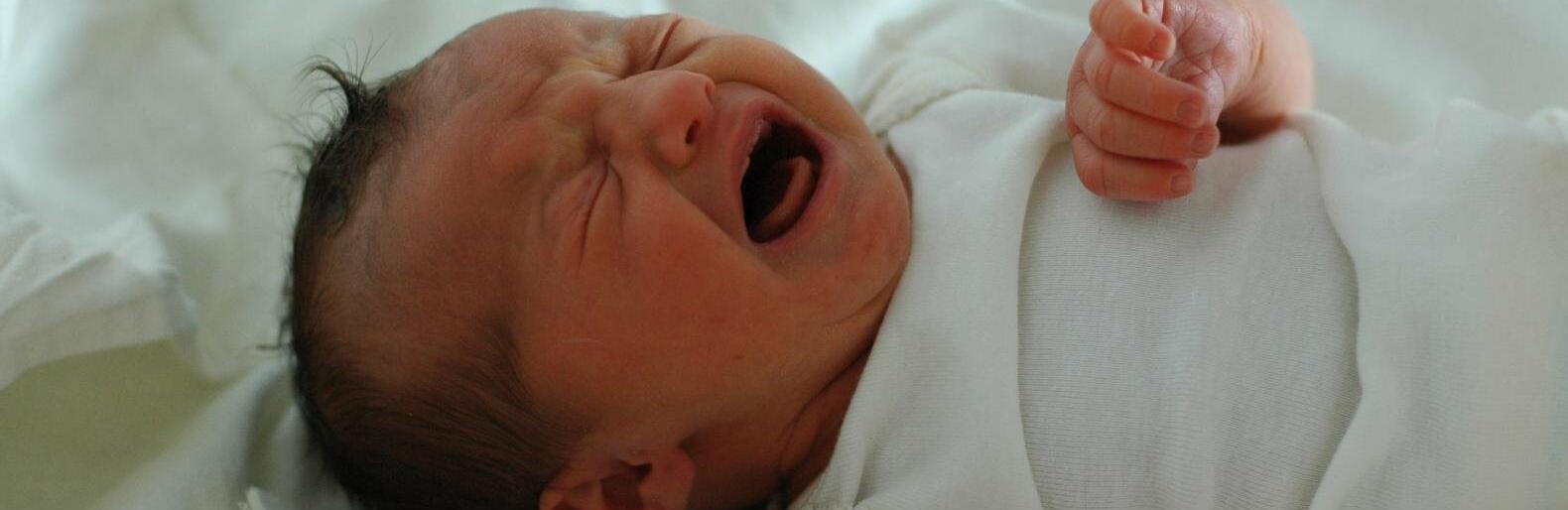 Шокуюча трагедія: жінка народила мертву дитину і закопала її на подвір'ї: