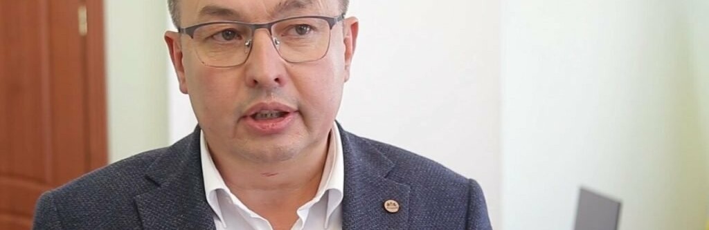 Один із підозрюваних у хабарництві ексзаступник голови ТОВА досі рахується воїном ЗСУ 