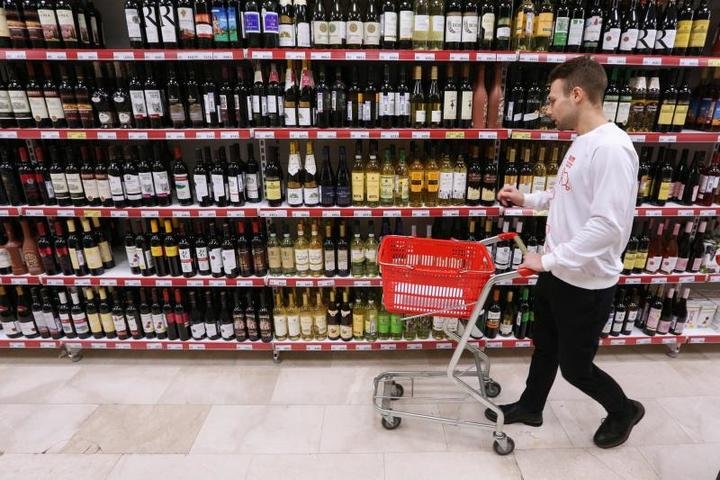В Україні піднімають ціни на спиртне: вживати алкоголь стане розкішшю